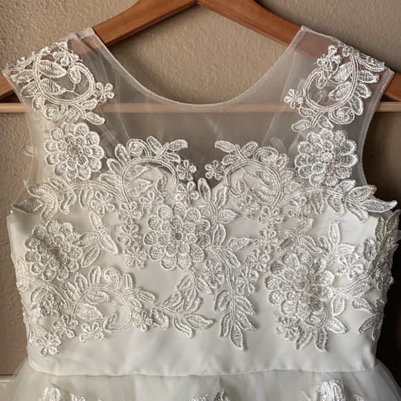 Ivory Sleeveless Tulle Appliqué Ivory Flower Girl Dress - Picture 3 of 8